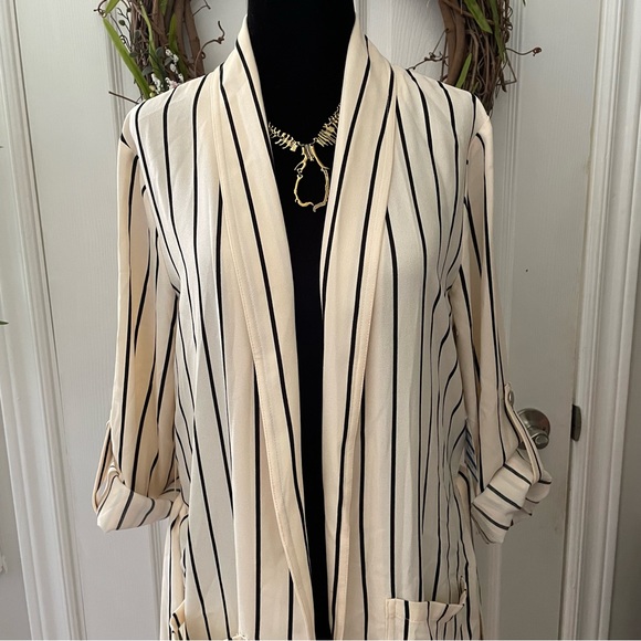 Long cream and striped blazer - Picture 1 of 11